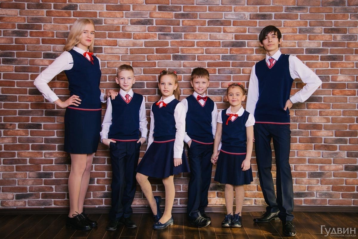 Нежными какая форма. 1 Гимназия Новосибирск форма. Школьная форма. Школьная форма в России. Одежда для школьников.